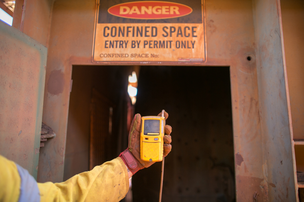 How to conduct air quality testing for heavy mining equipment in extreme conditions
